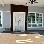 Live Well Homestay Senawang
