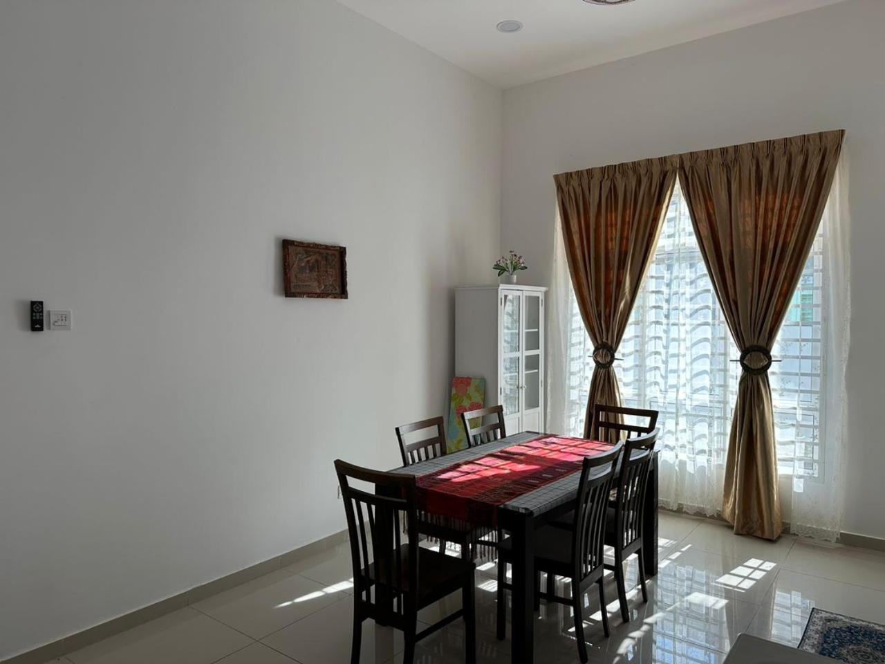 Rumah percutian Live Well Senawang *