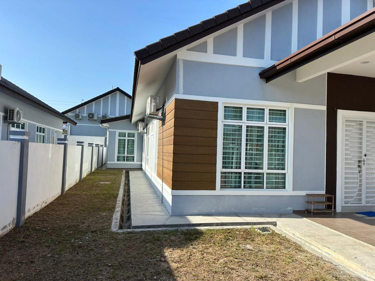 Live Well Senawang Rumah percutian